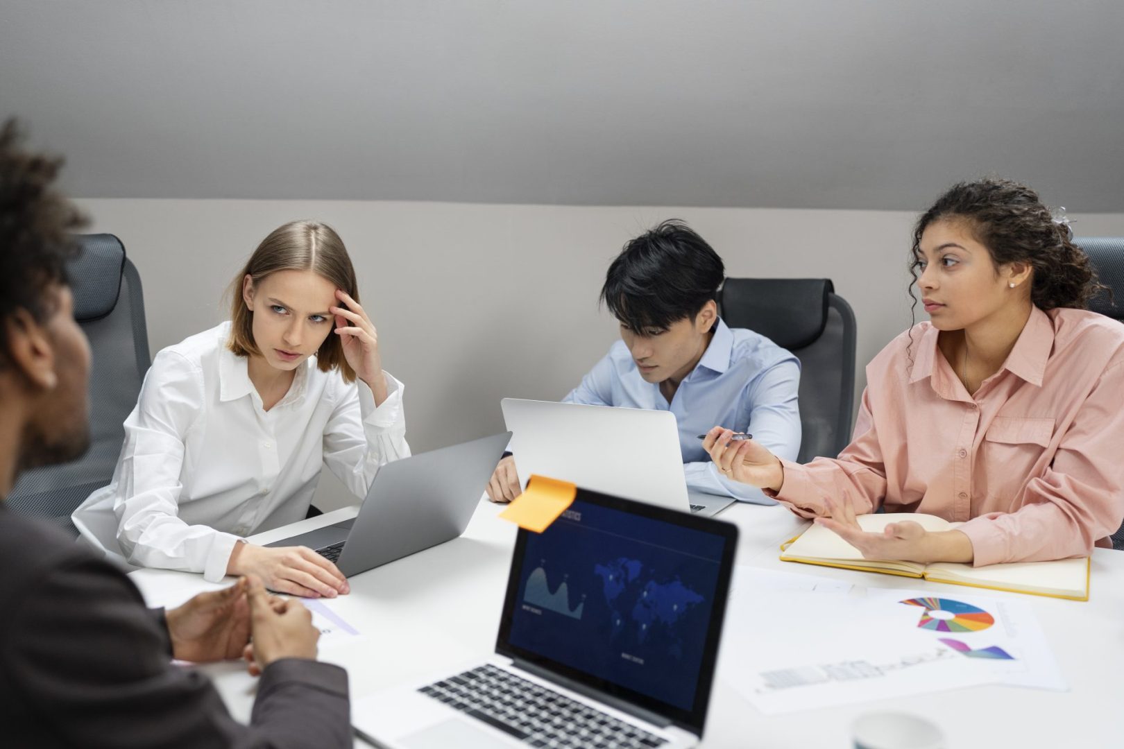 Professional IT specialist demonstrating how to avoid implementation challenges with hr platforms to business executives.